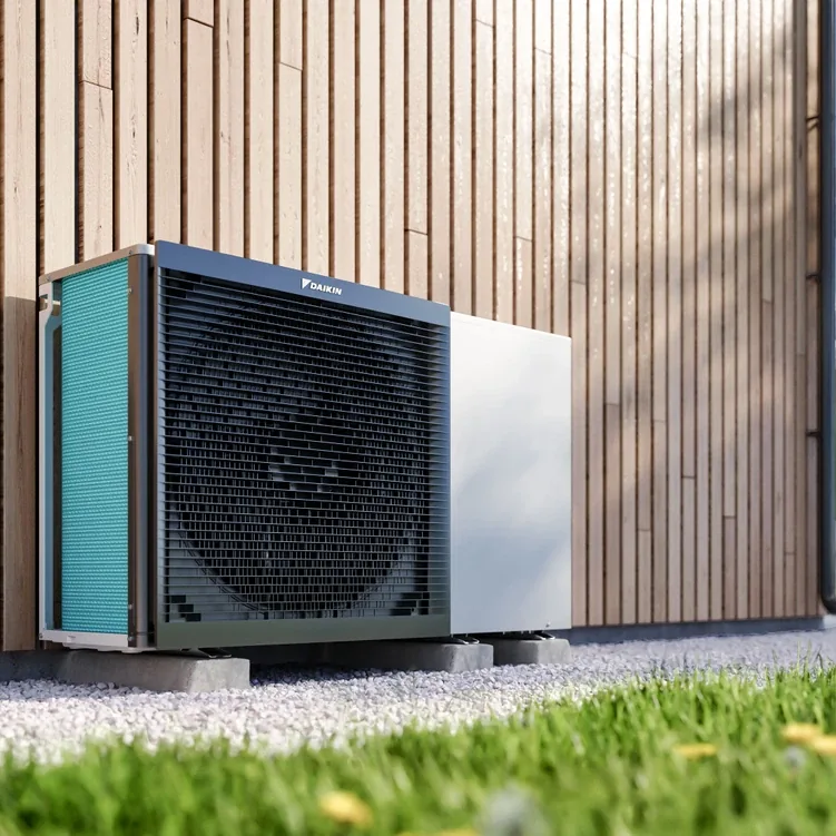 Daikin luft-vattenvärmepump monterad utomhus